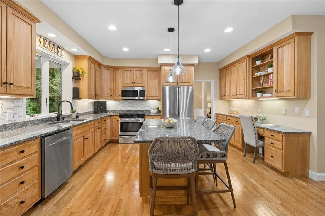 Photo of 75 Tirrell