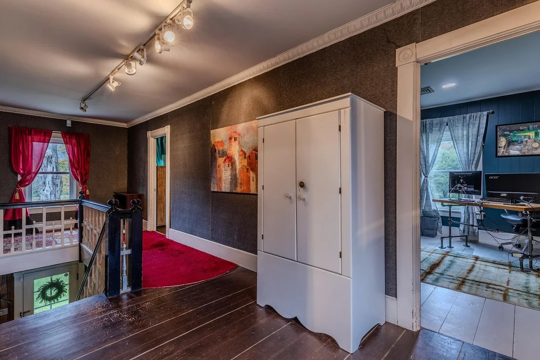 Photo of 818 Danby Hill