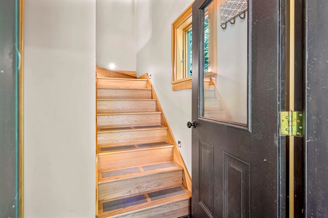 Photo of 111 Pine Tree