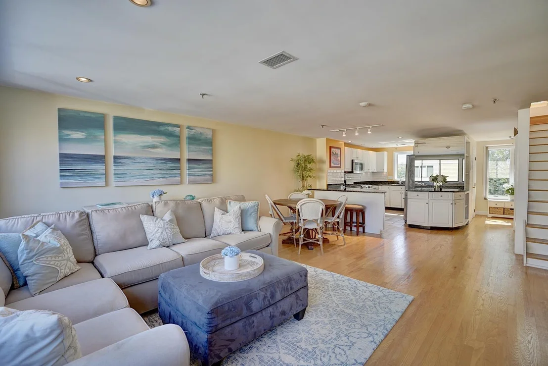 Photo of Unit 27 at 989 Ocean