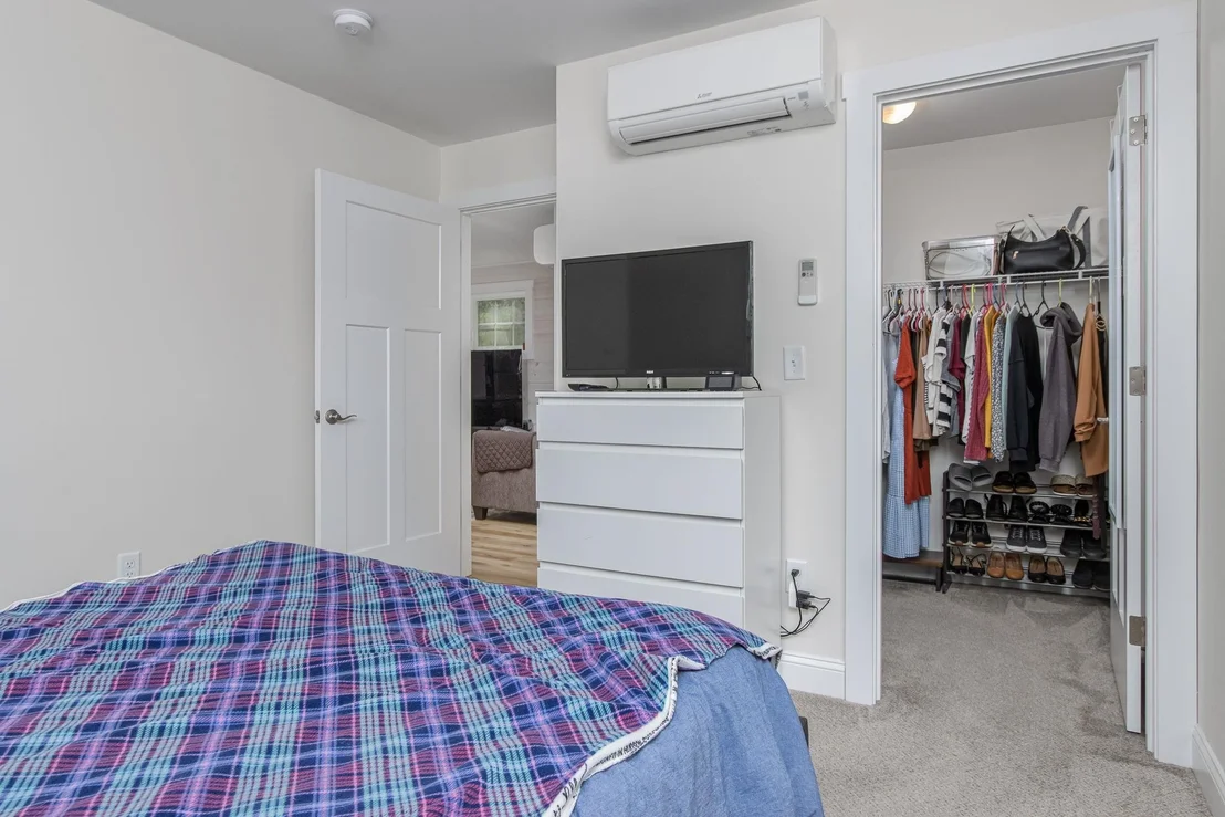 Photo of 325 Mccurdy