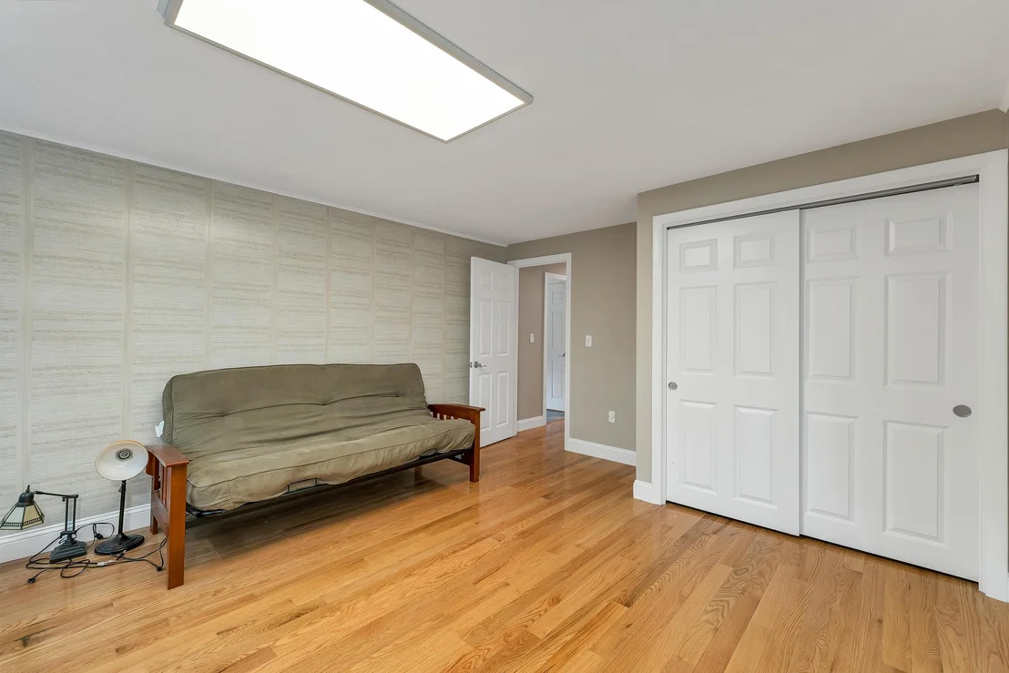 Photo of 38 Sharon