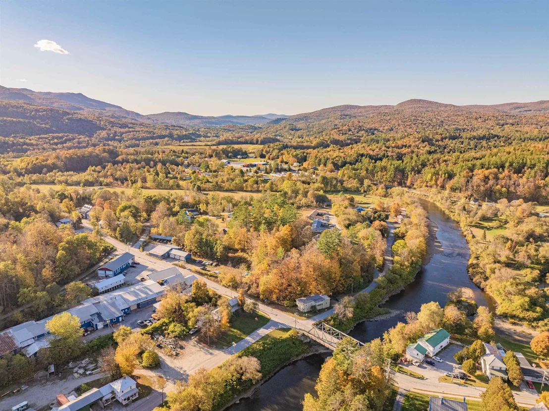 Photo of 21 River Road W