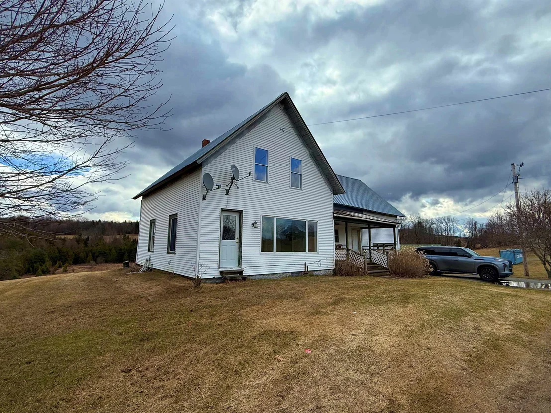 Photo of 2570 Maple Hill