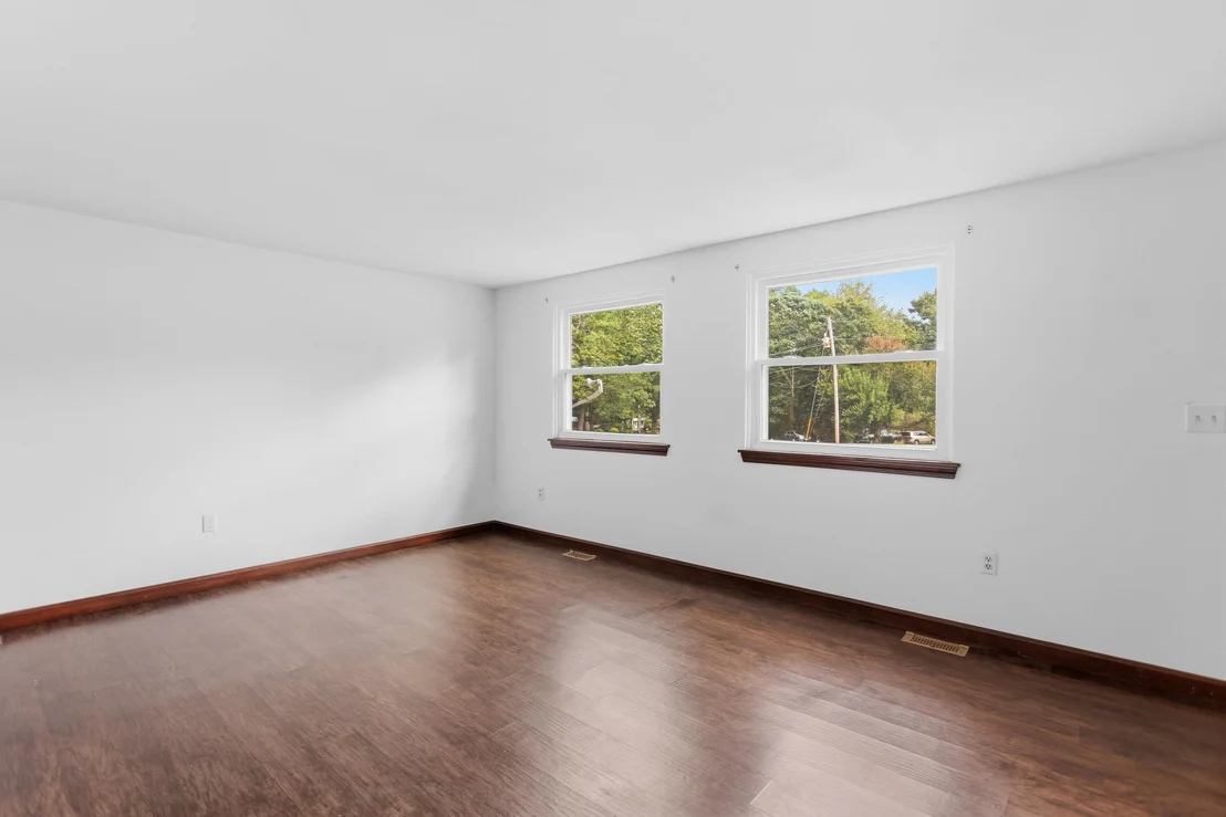 Photo of Unit UNITLUNITR at 31 Juniper
