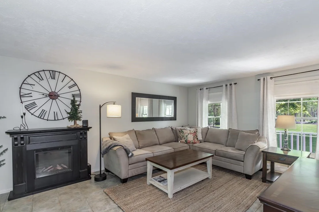 Photo of 4 Leary