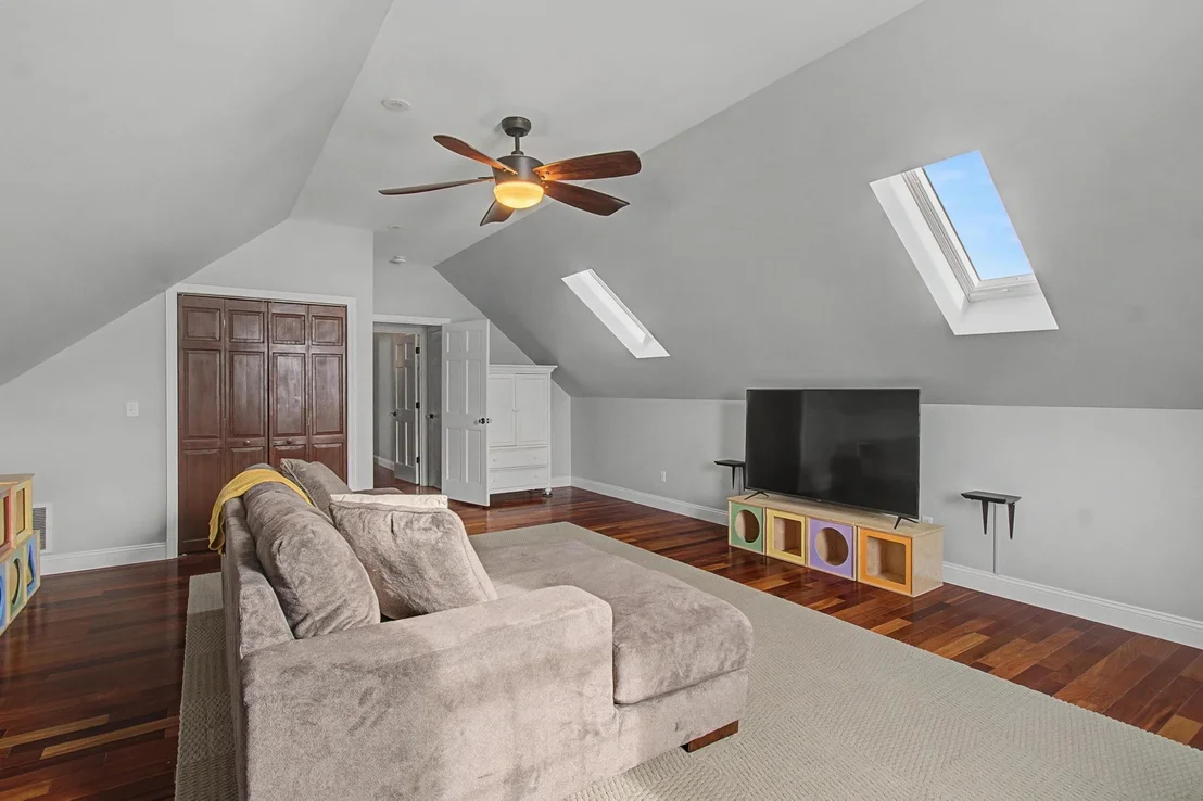 Photo of 4517 Oak Hill