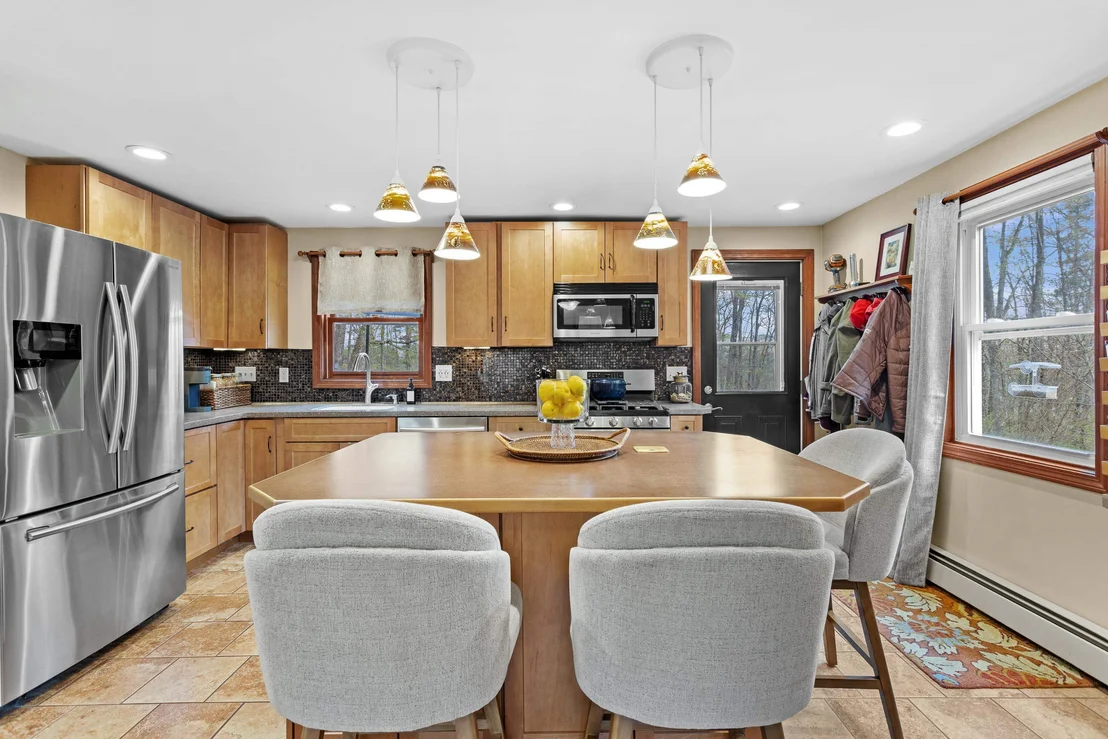 Photo of 345 Davison