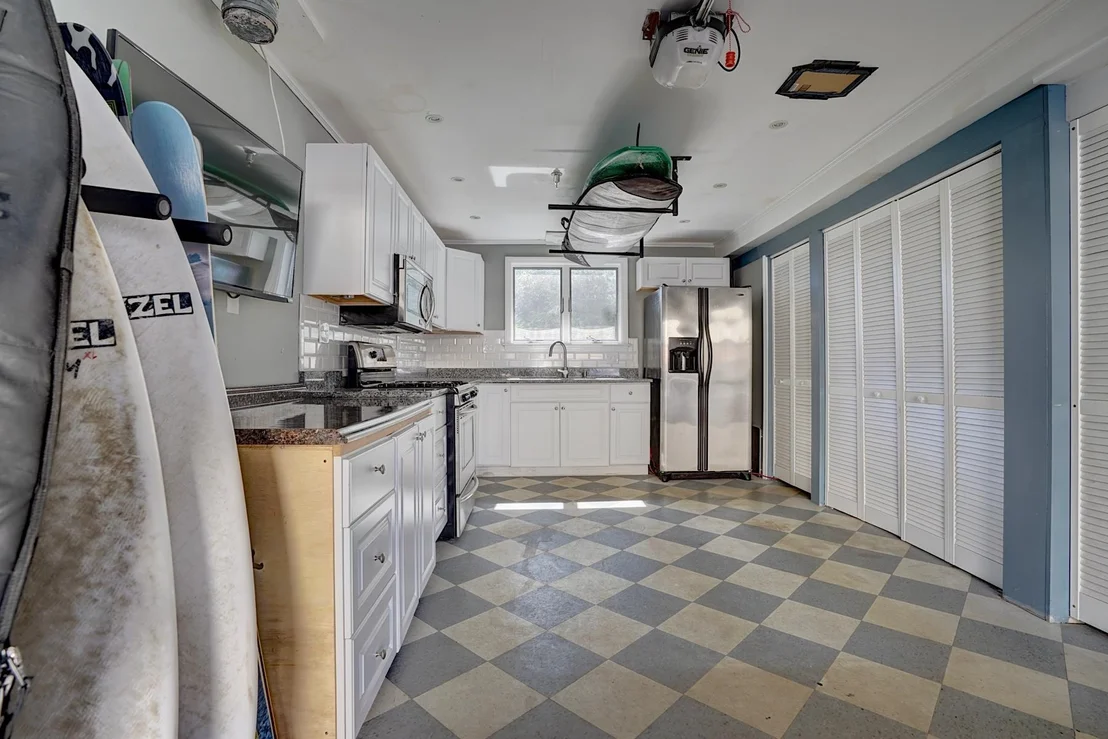Photo of Unit 27 at 989 Ocean