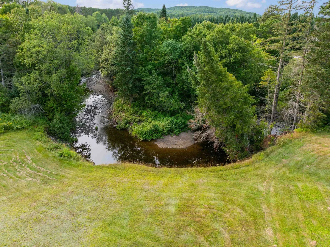 Photo of 44 Dubeau
