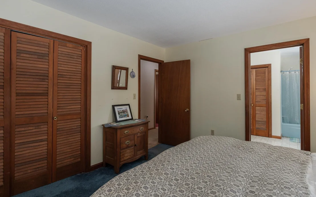 Photo of 521 County