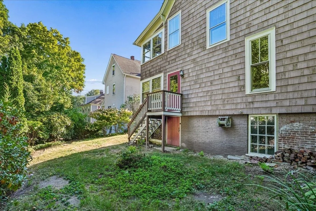 Photo of 12 Holt