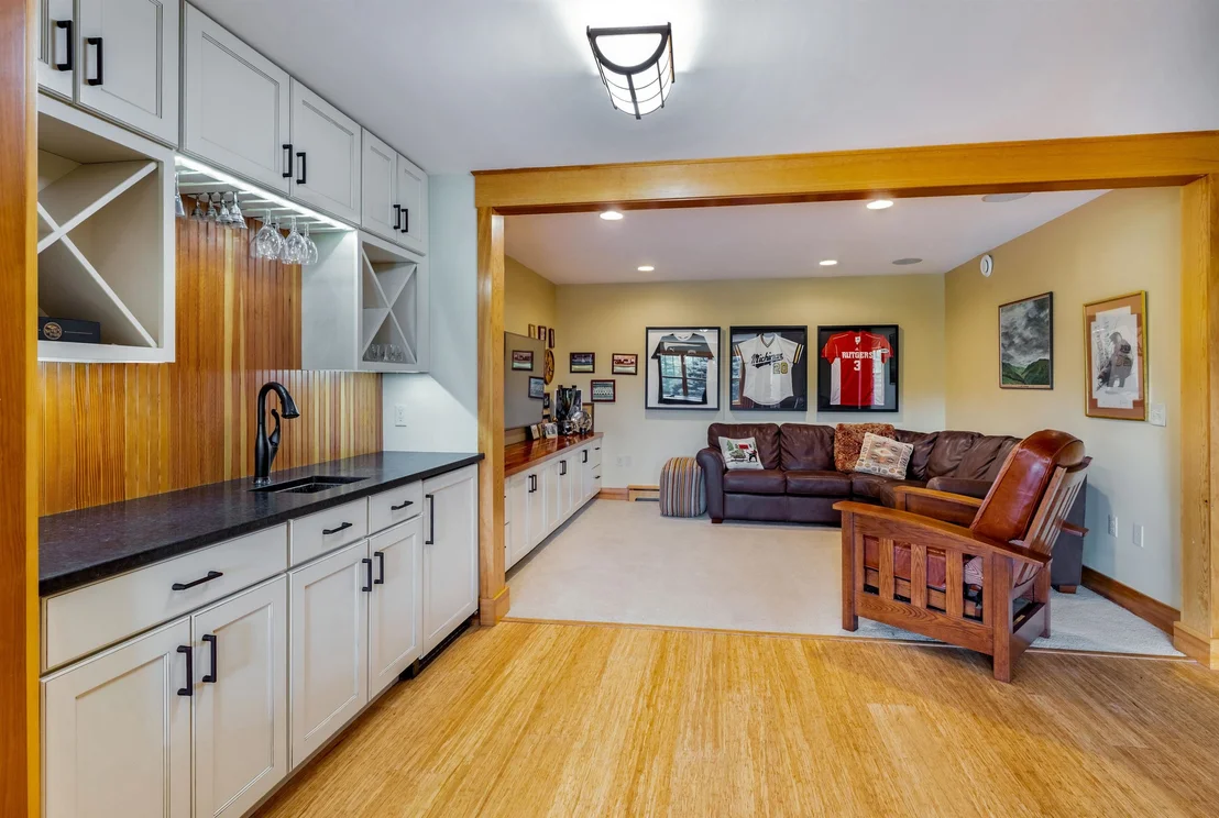 Photo of 947 Oak Hill
