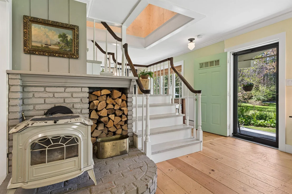 Photo of 71 Old Oak