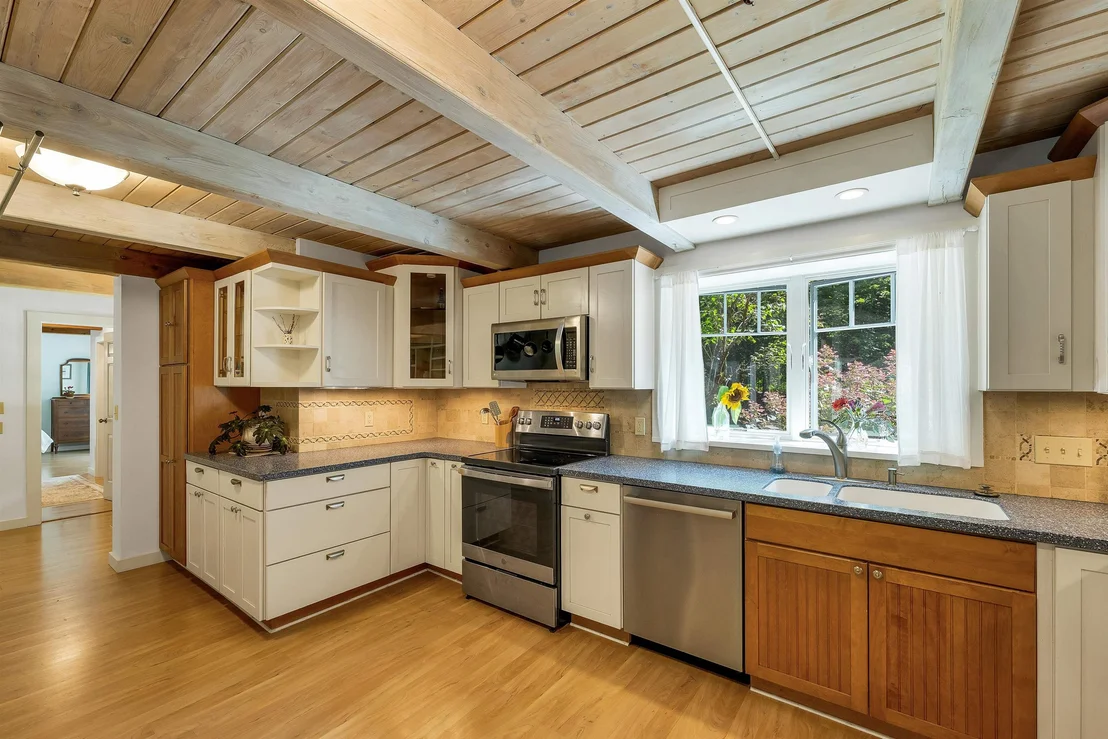 Photo of 370 Hawk Pine