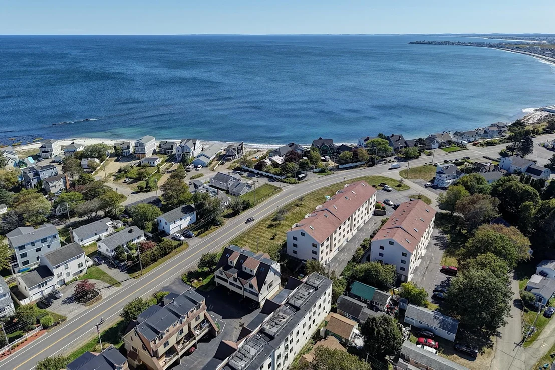 Photo of Unit 27 at 989 Ocean