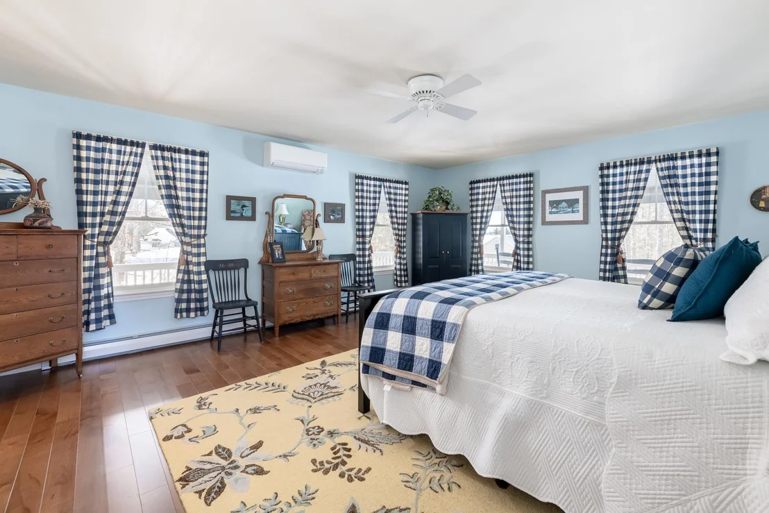Photo of 8 Oak Knoll