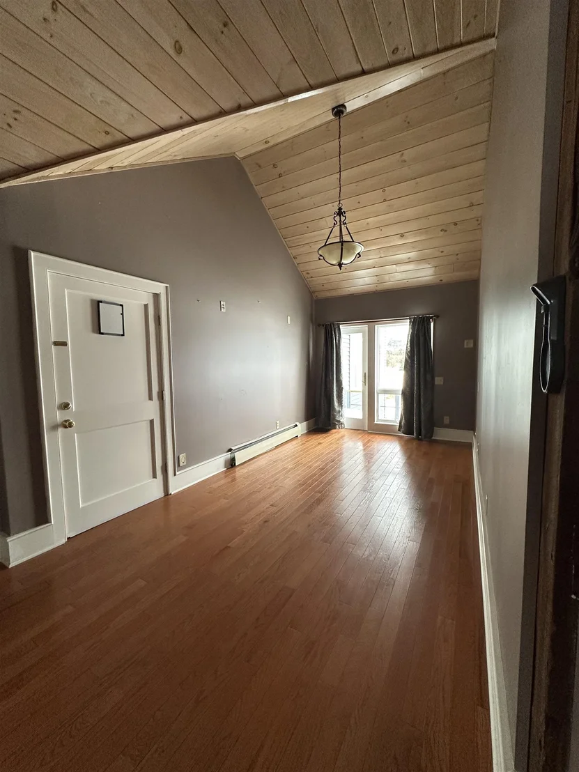 Photo of 2112 Middle
