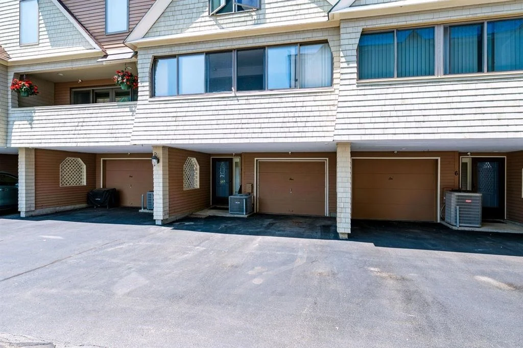 Photo of Unit 5 at 989 Ocean