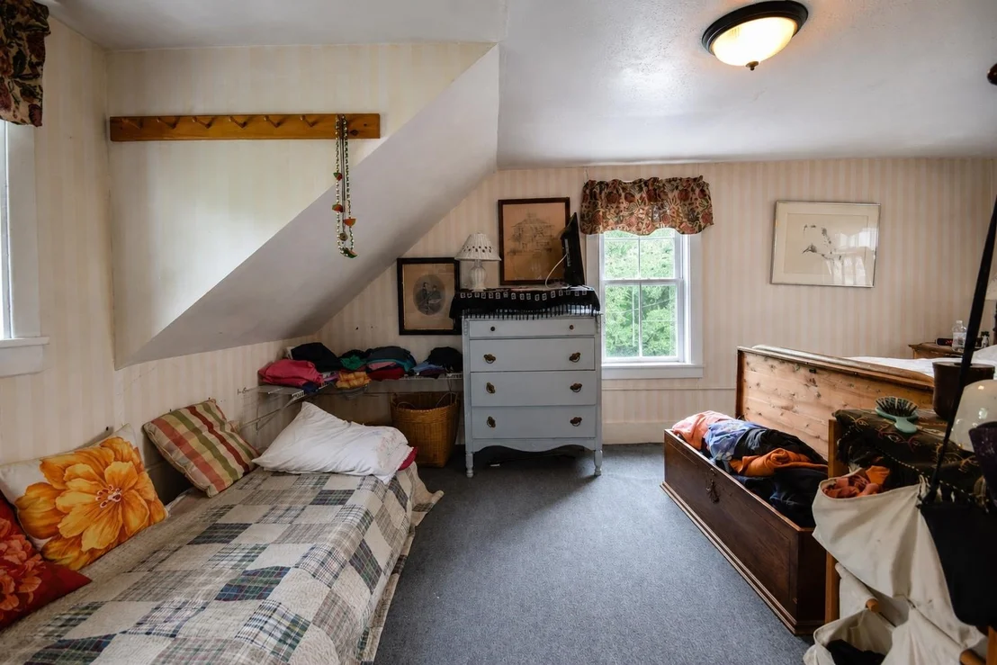 Photo of 2340 Panton