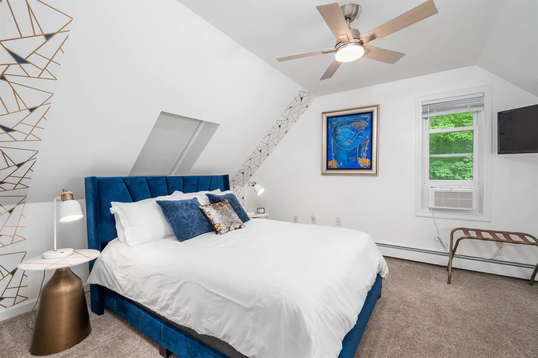 Photo of 10 Lakeview