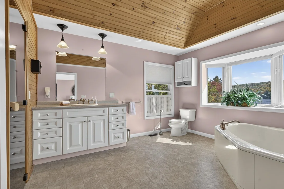 Photo of 536 Whitney