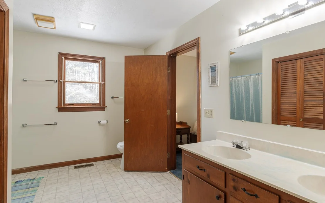 Photo of 521 County