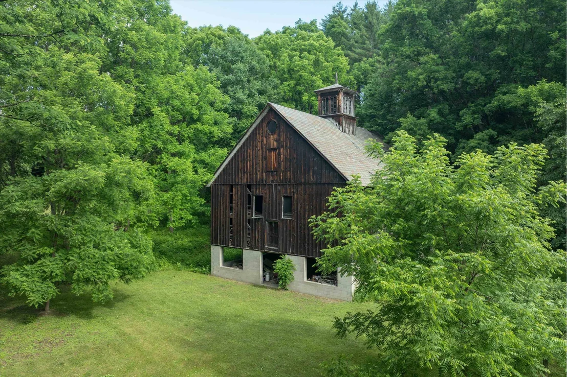 Photo of 225 River Road South