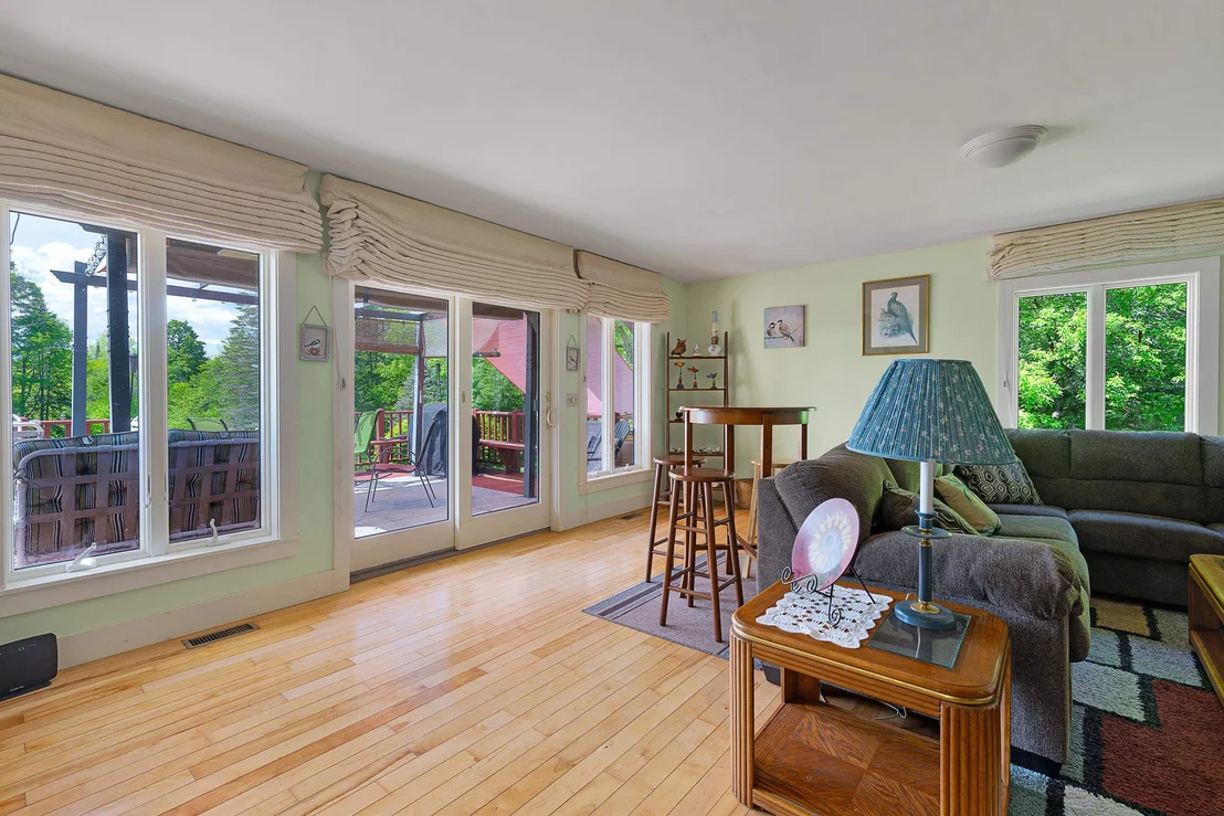 Photo of 1078 Brook