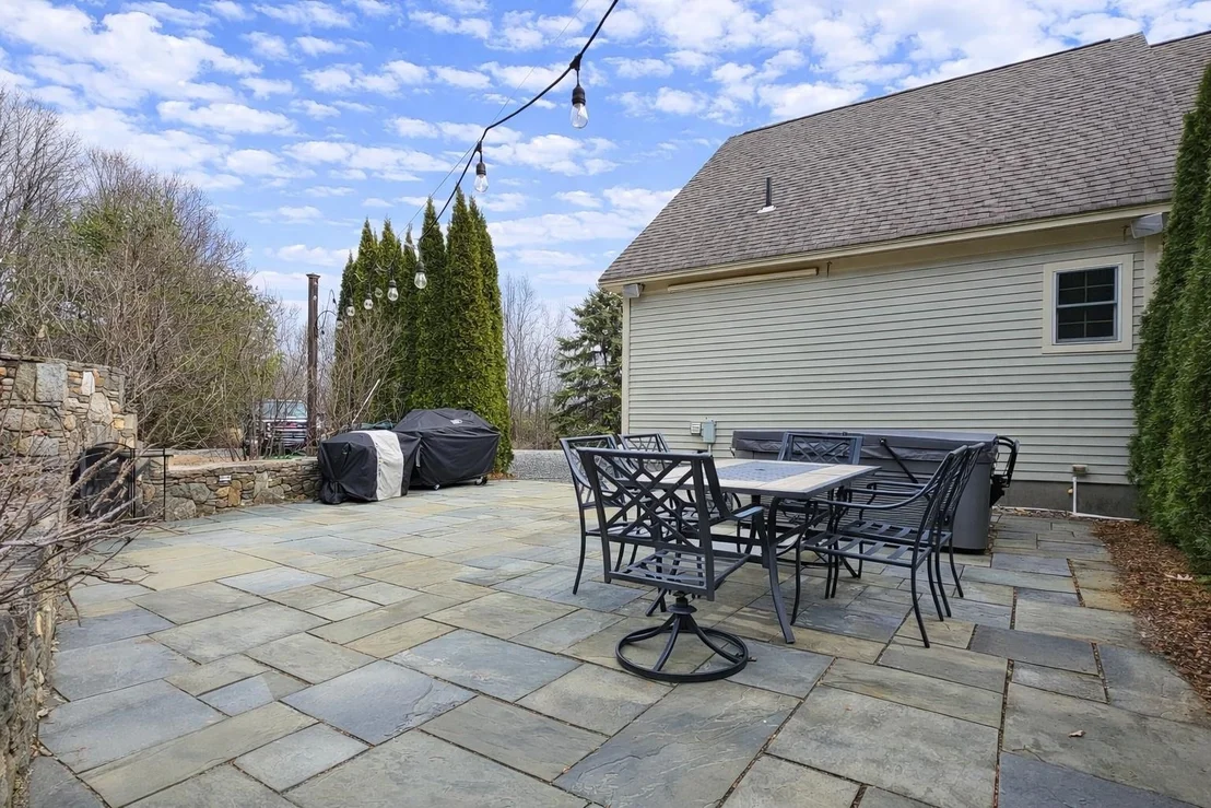 Photo of 692 Old Walpole