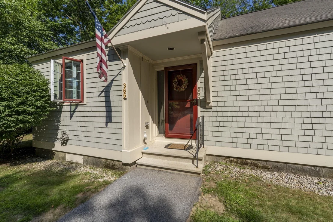 Photo of Unit 366 at 1465 Hooksett