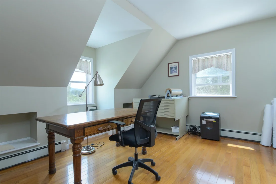 Photo of 2291 Bronson
