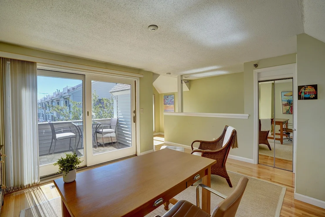 Photo of Unit 27 at 989 Ocean