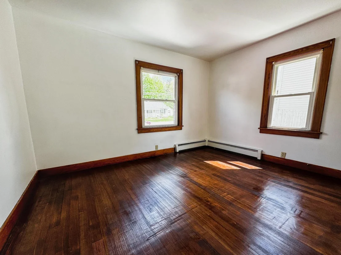 Photo of 935 Gage
