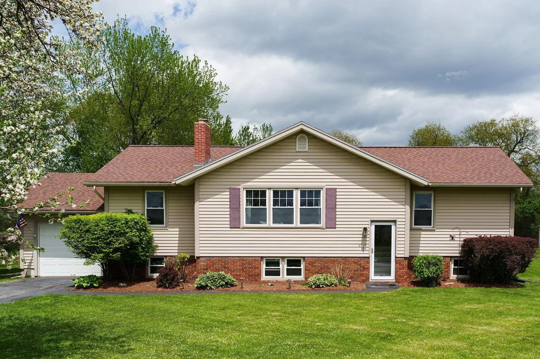Photo of 2515 Mountain View