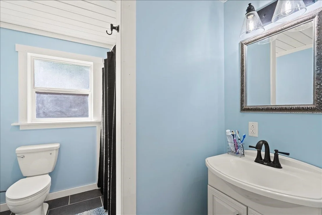 Photo of 3058 Perley