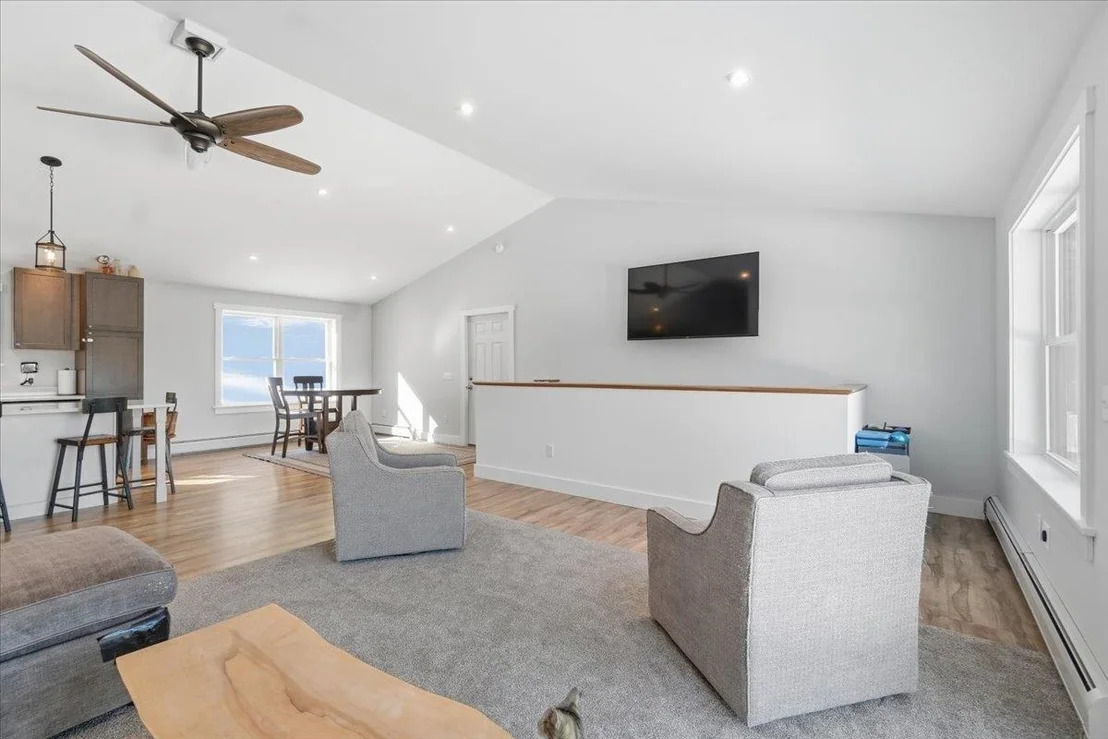 Photo of 1074 Williamson