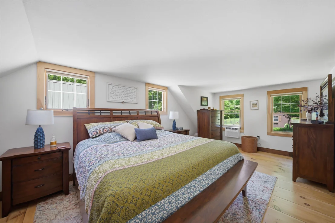 Photo of 291 Halfmoon Pond