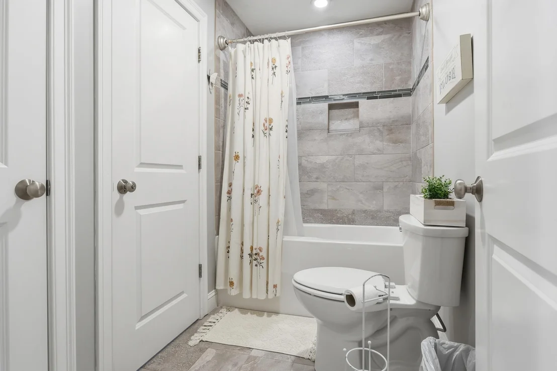 Photo of 28 Lamplighter