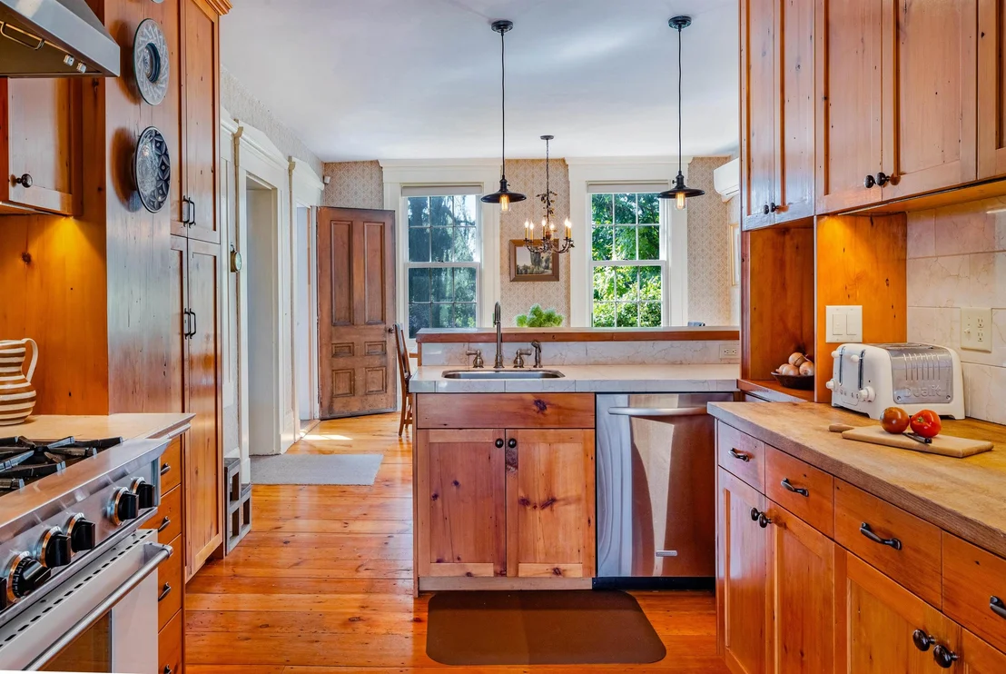 Photo of 888 Botsford