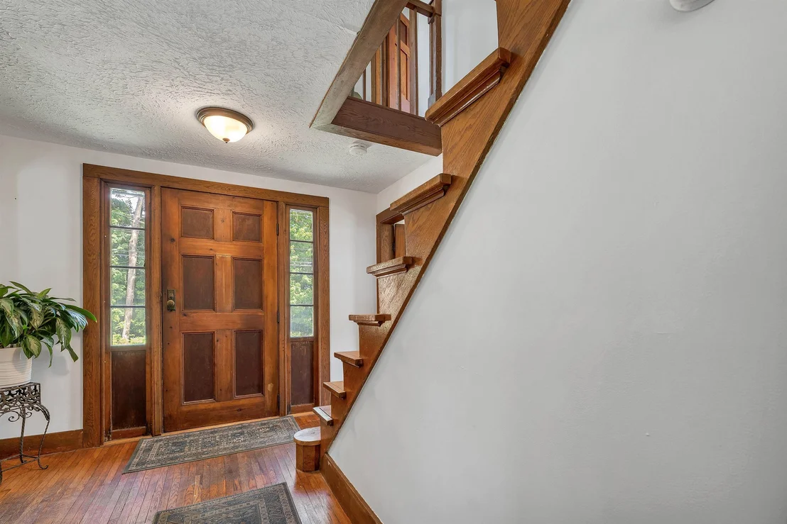 Photo of 652 West Side