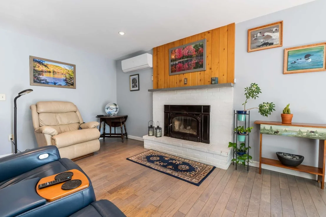 Photo of 215 Stocker Pond