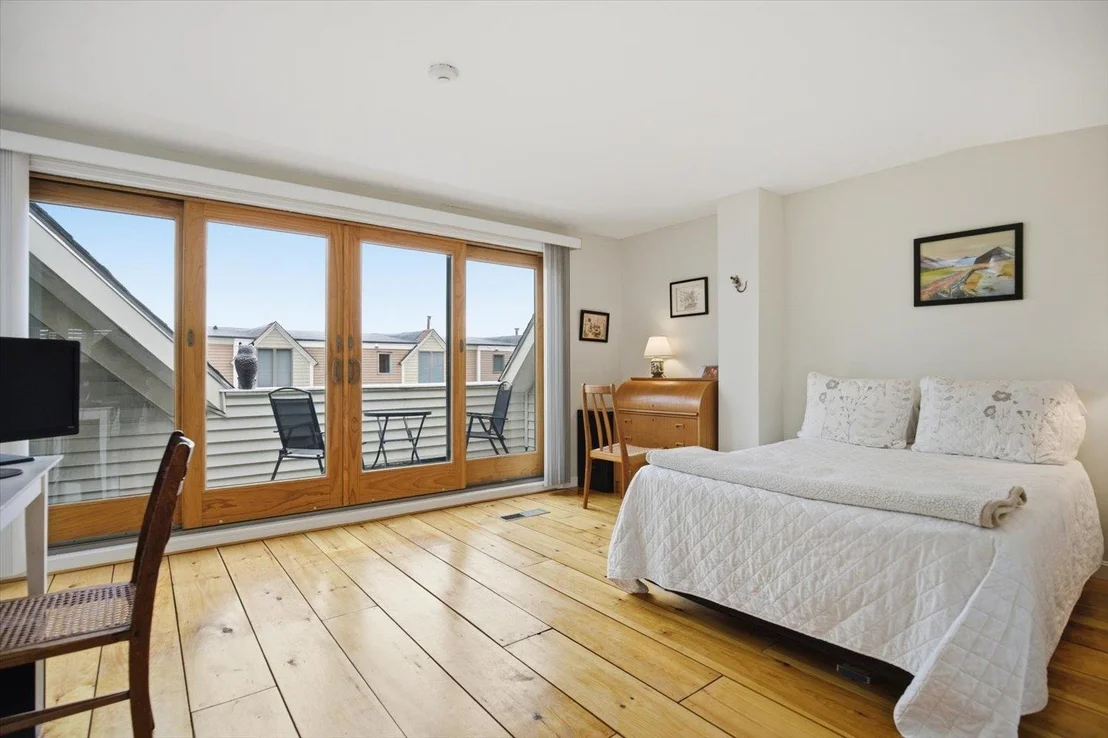Photo of Unit 8 at 989 Ocean