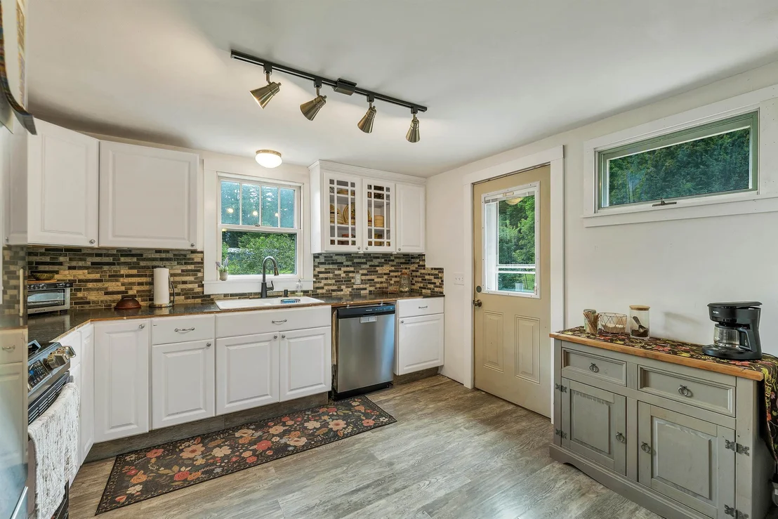 Photo of 652 West Side