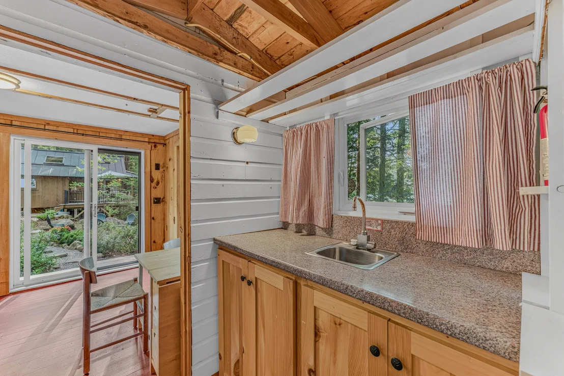 Photo of 16 Hemlock