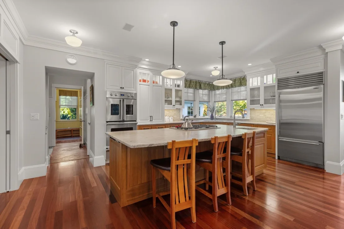 Photo of 24 WISTERIA