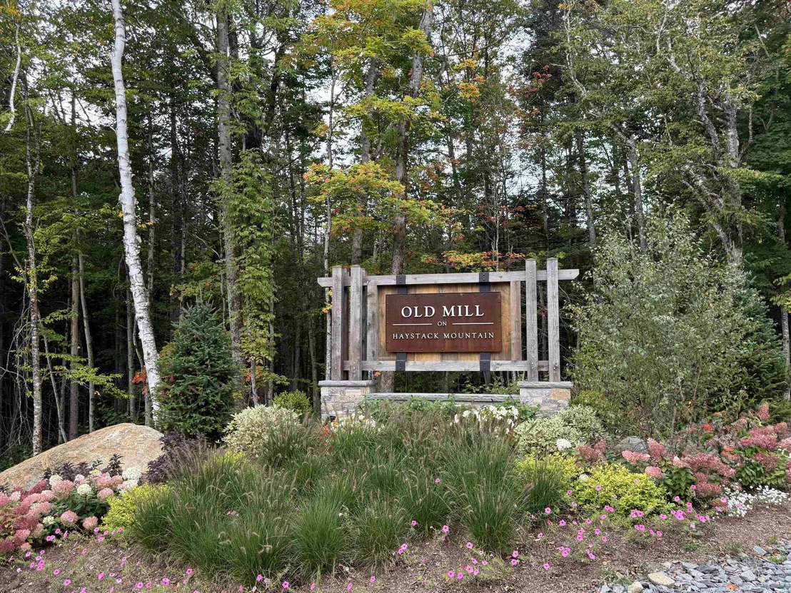 Photo of 99 Mirror Lake