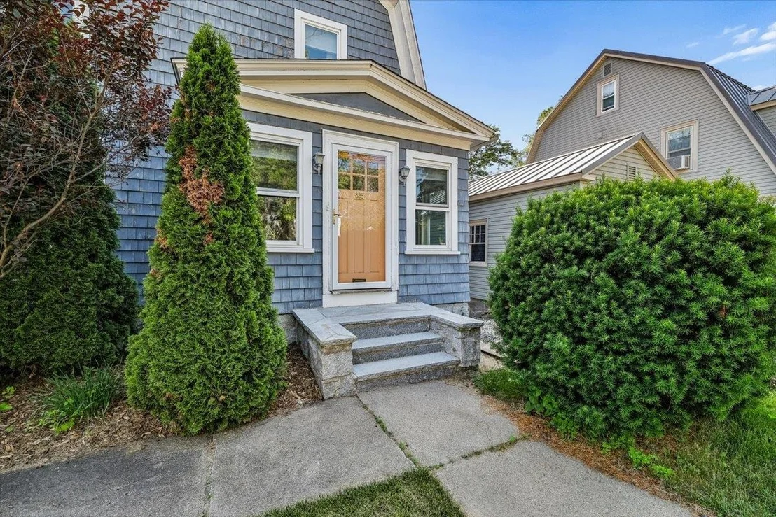 Photo of 838 Maple