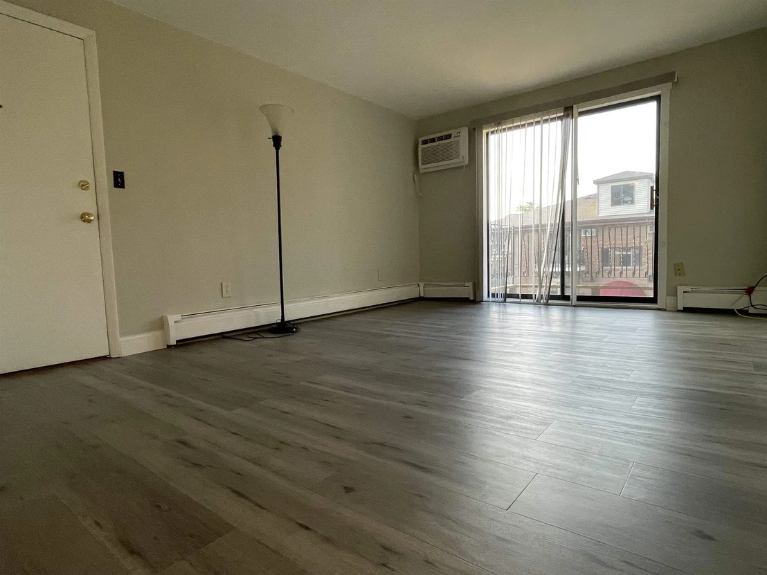 Photo of Unit 21 at 124 Mammoth