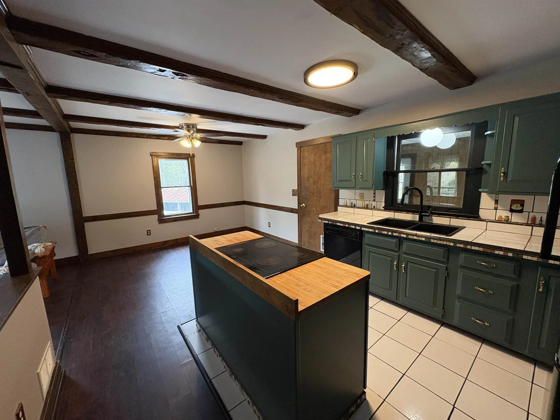 Photo of 1250 Braintree Hill